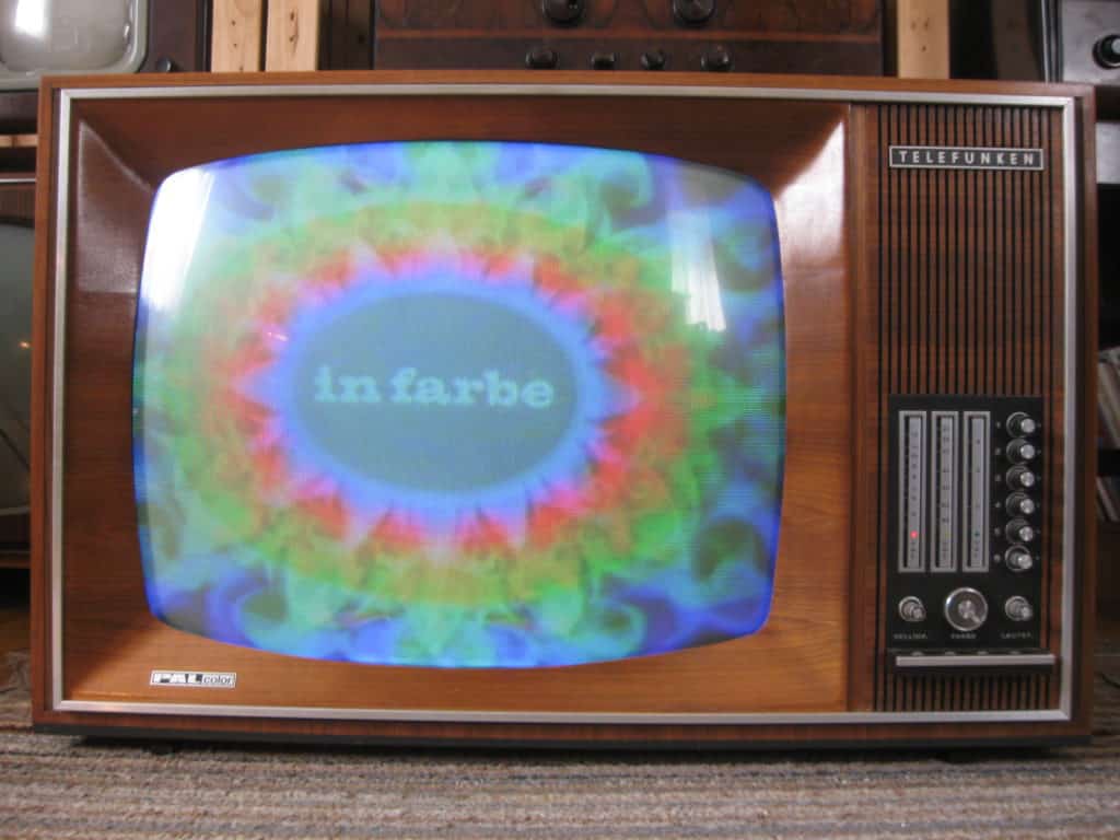 تلویزیون‌ قدیمی رنگی